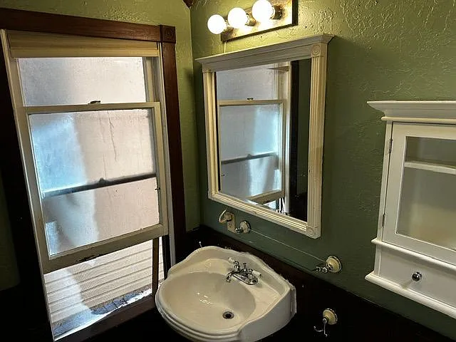 439 E 4th Ave #1 — Photo 6