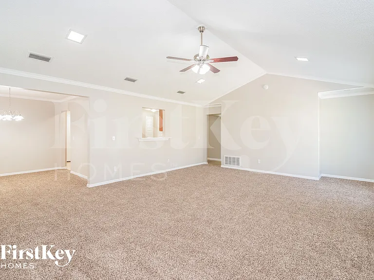 1746 Cinnamon Dr — Photo 4