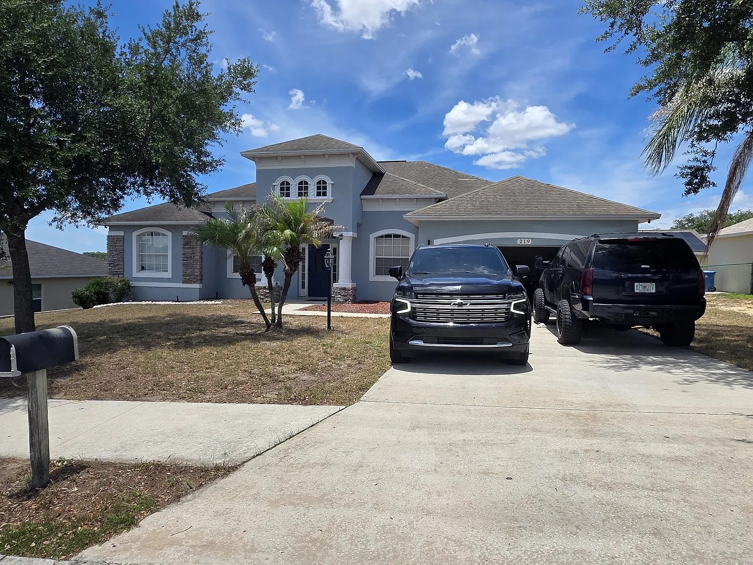 4 bed, 2342 sqft, $2,550 — Photo 2