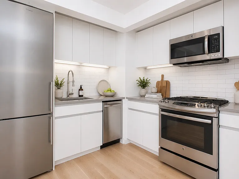 331 E Houston St #8A — Photo 3