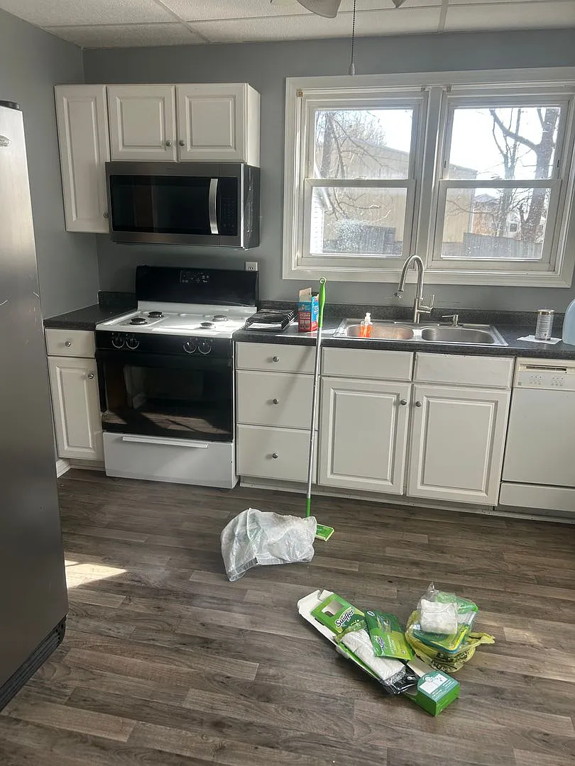 3 bed, 1.5 bath home for rent in Princeton, Indiana — Photo 4