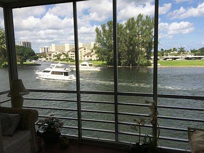 Watch the Boats Go By!