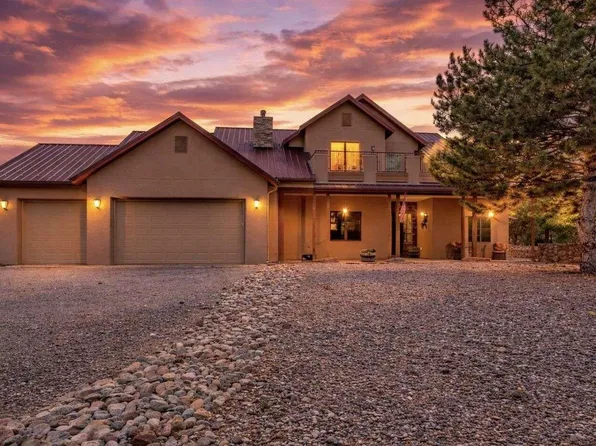 2 Tablazon Valley Dr, Tijeras, NM 87059