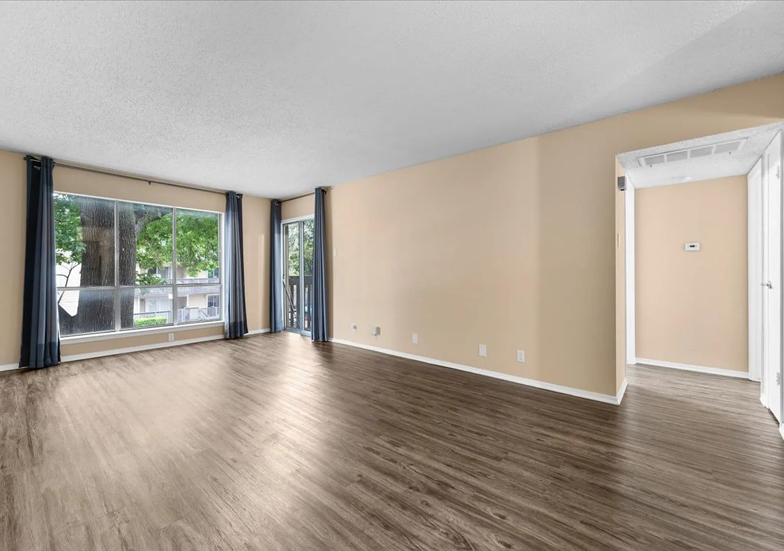 Updated Oak Lawn 1 Bed 1 Bath 665 Sqft Condominium Gated Community - Must See — Photo 3