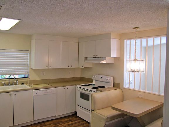 2nd image of 812 Phoenix Ln #324