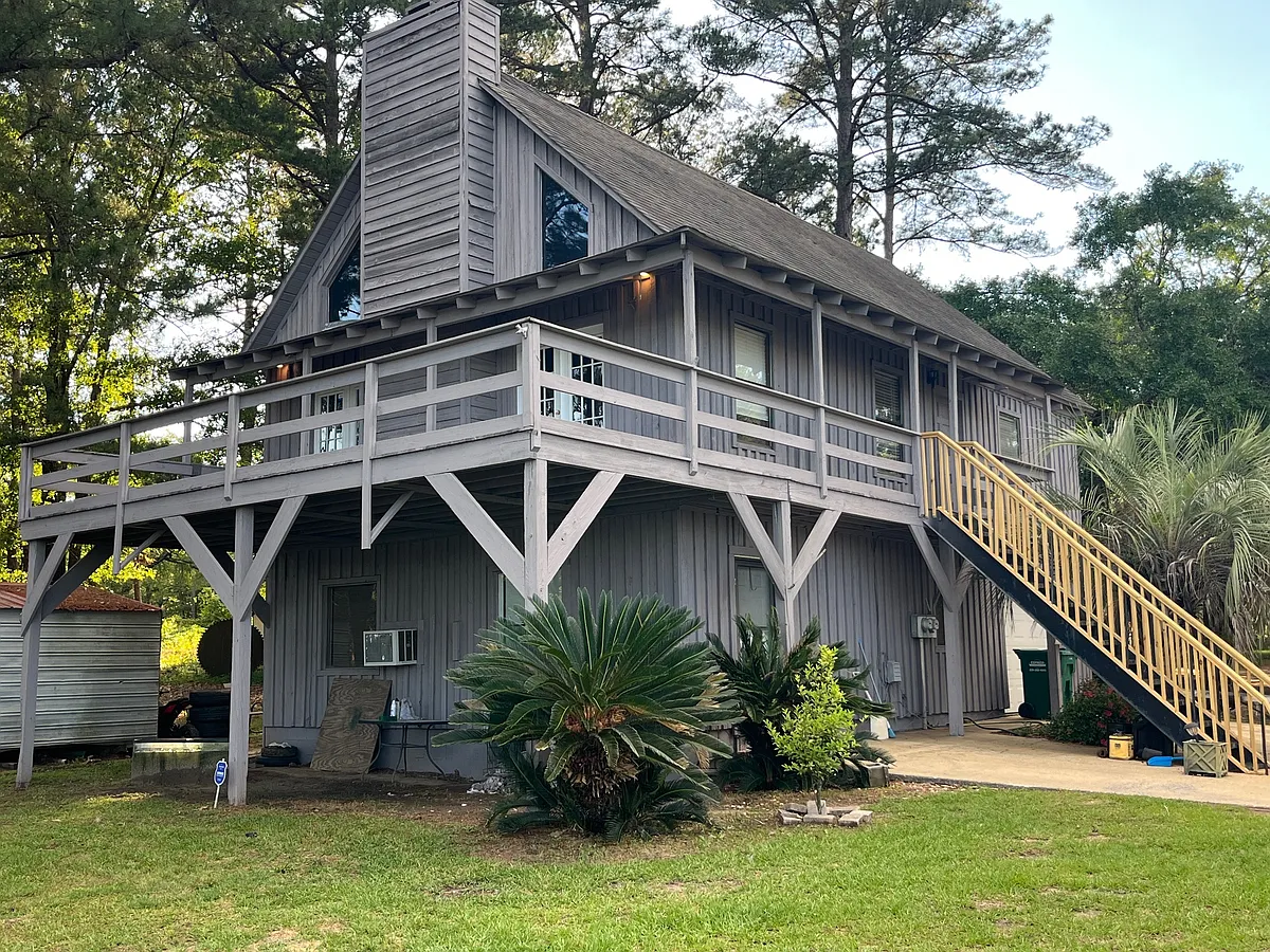 Building Photo - 2429 Beachview Dr