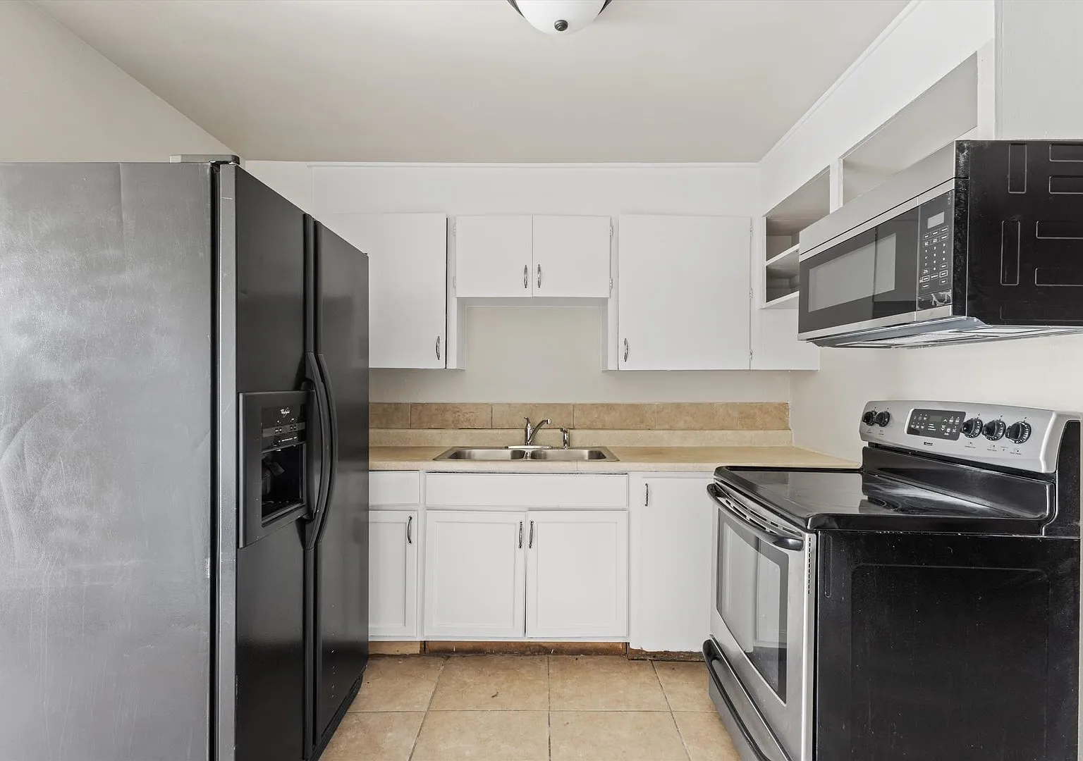 Centennial Apartments — Photo 4