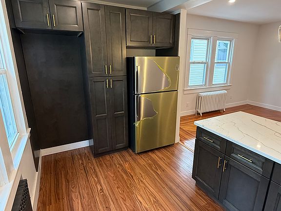 4th image of 44 Cromwell Ave Floor 1