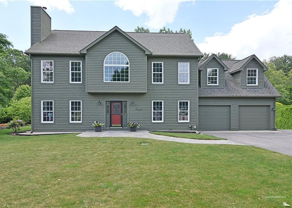 1st image of 102 Hidden Lake Dr