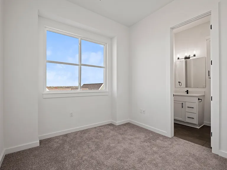 447 SW Longview Blvd — Photo 14