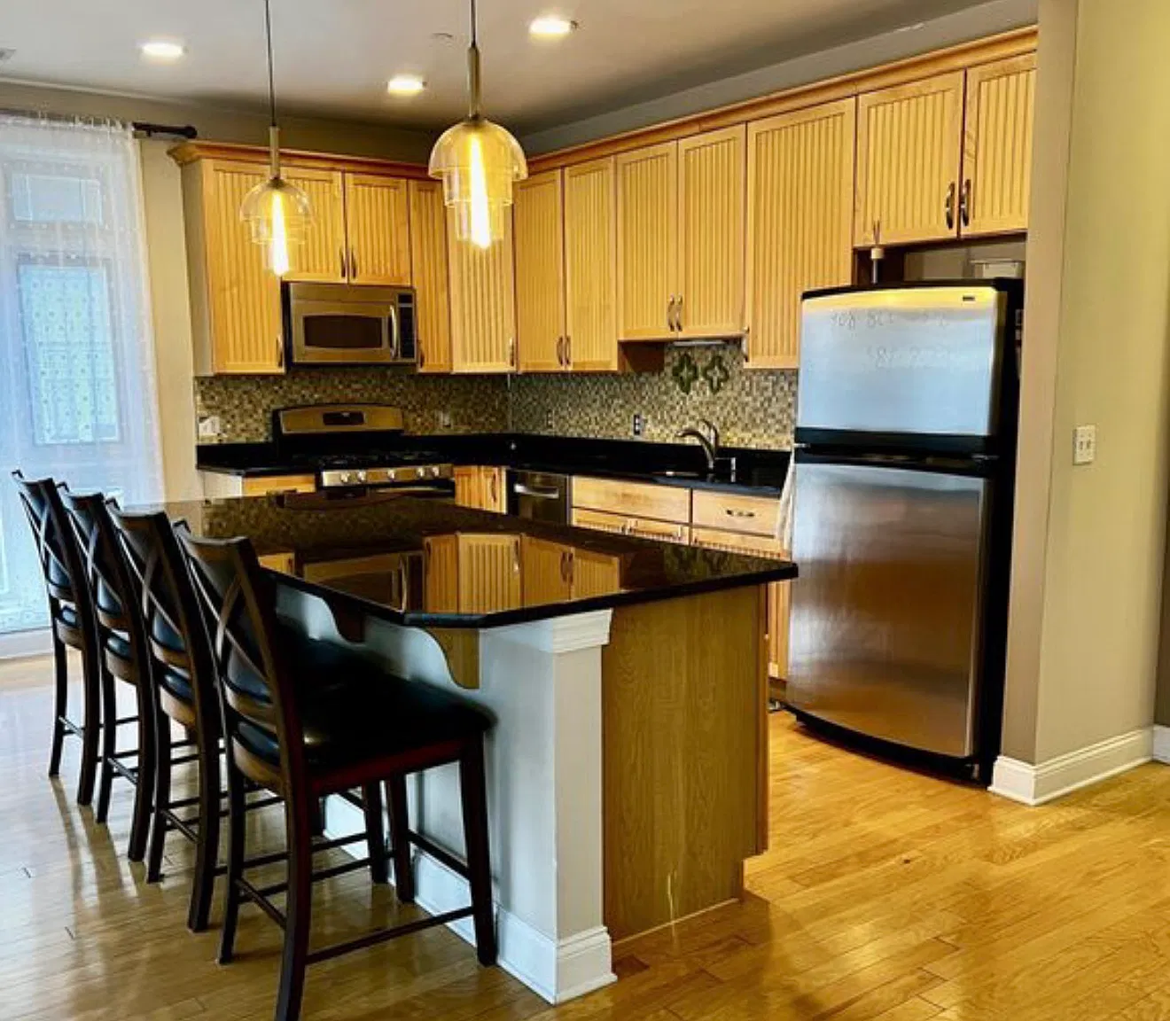2 bed, 1299 sqft, $2,700 — Photo 1