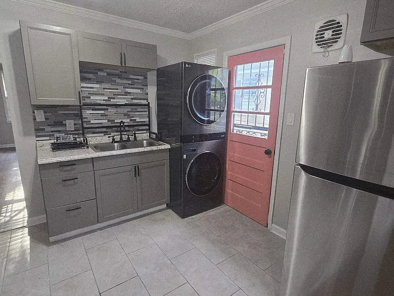 419 Tillman St — Photo 10
