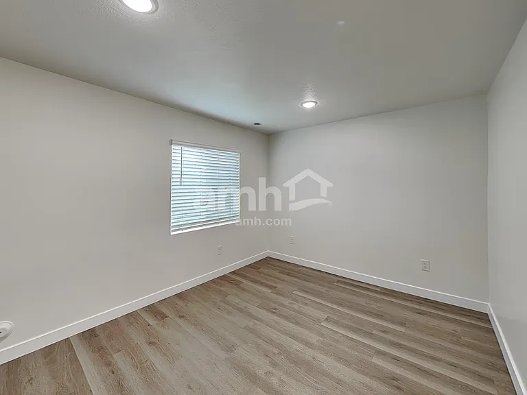 1284 W Mahogany St — Photo 12