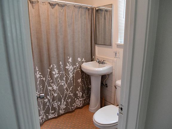 2nd image of 4330 1/2 N Lakewood Blvd