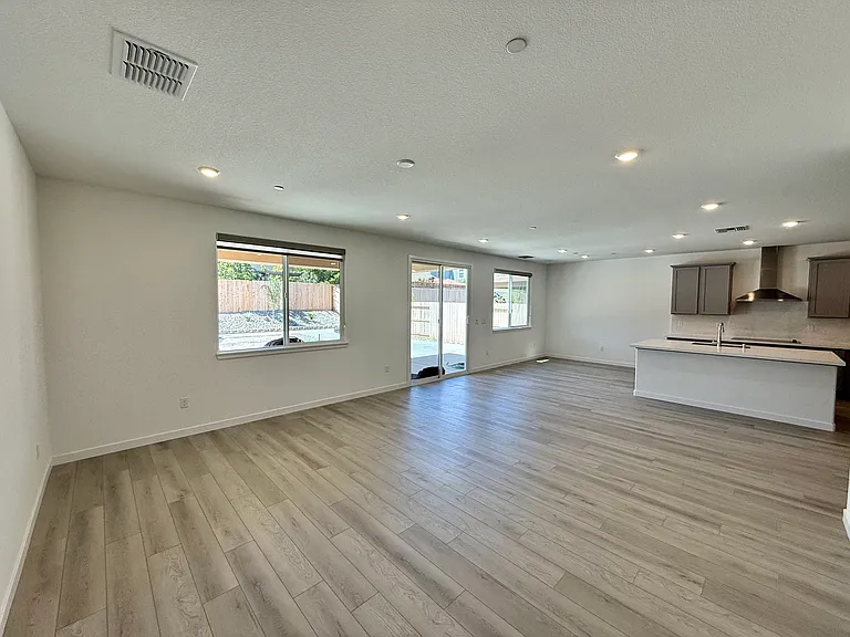 12696 Hereford Ave — Photo 8