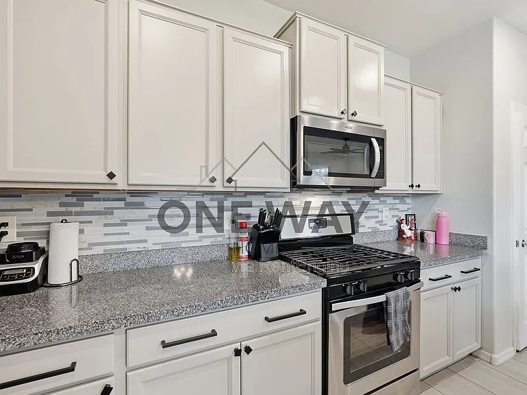 392 S 194th Ln — Photo 14