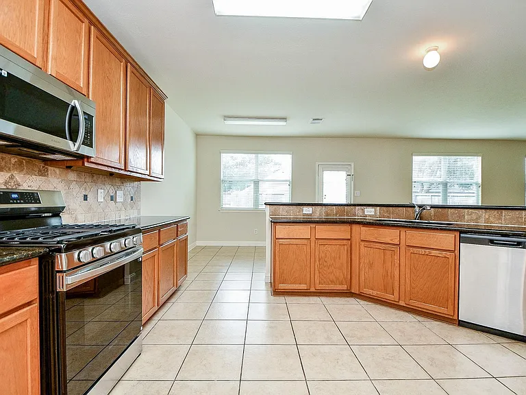 2707 Silk Tree Ln — Photo 9