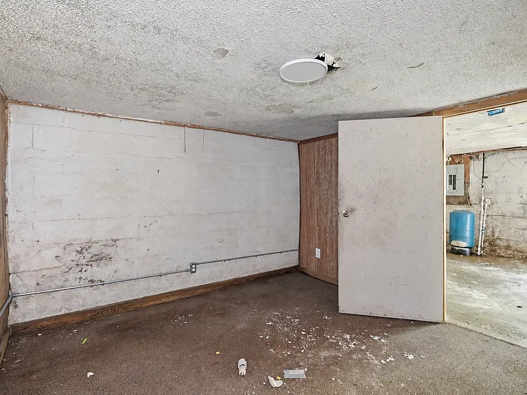 615 Macon St — Photo 20