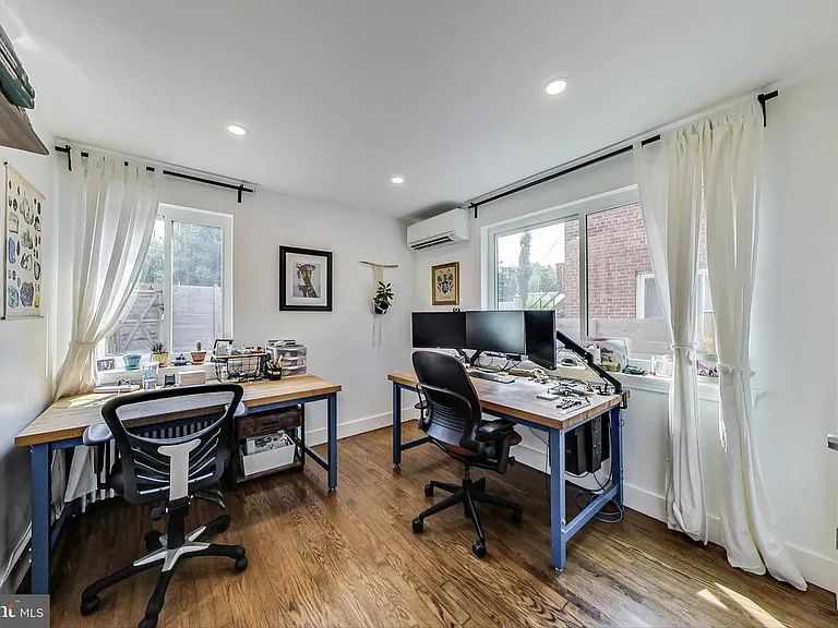 213 Hawaii Ave NE #1 — Photo 3