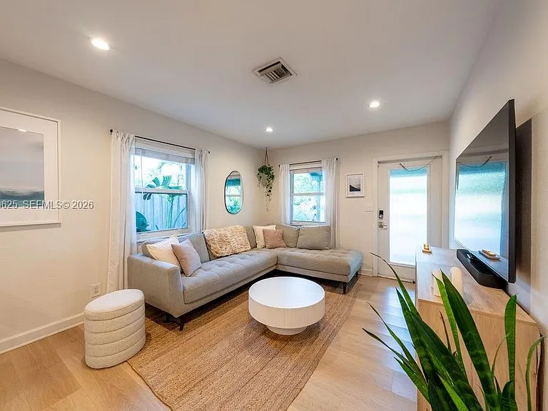 1305 NW 5th Ave — Photo 8