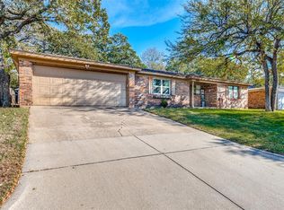 1008 Mary Dr, Hurst, TX 76053
