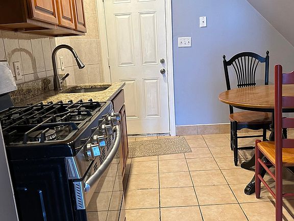 5th image of 137 Thomas Burgin Pkwy #3