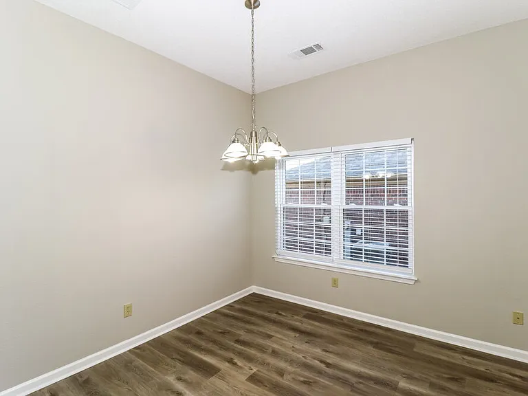 1024 Scofield Dr — Photo 7