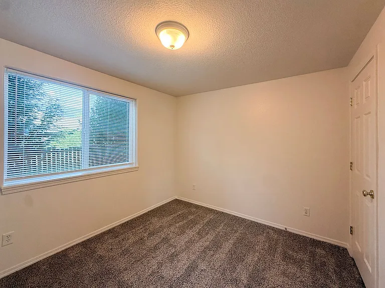 465 E Ellendale Ave — Photo 12