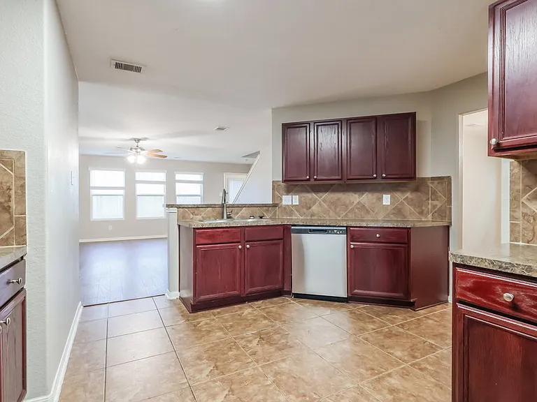7215 Fox Scene Dr — Photo 10