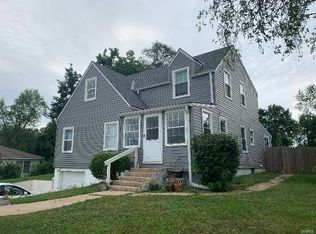 645 NE Barry Rd, Kansas City, MO 64118