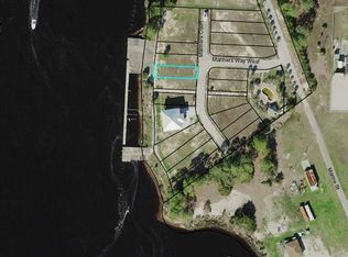 839 Mariners Ct, Carrabelle, FL 32322