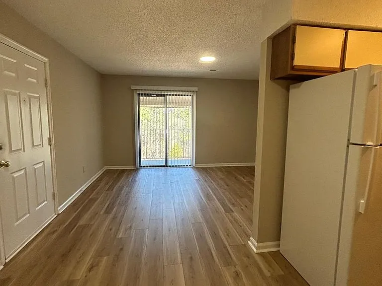 357 Community Dr #G — Photo 10