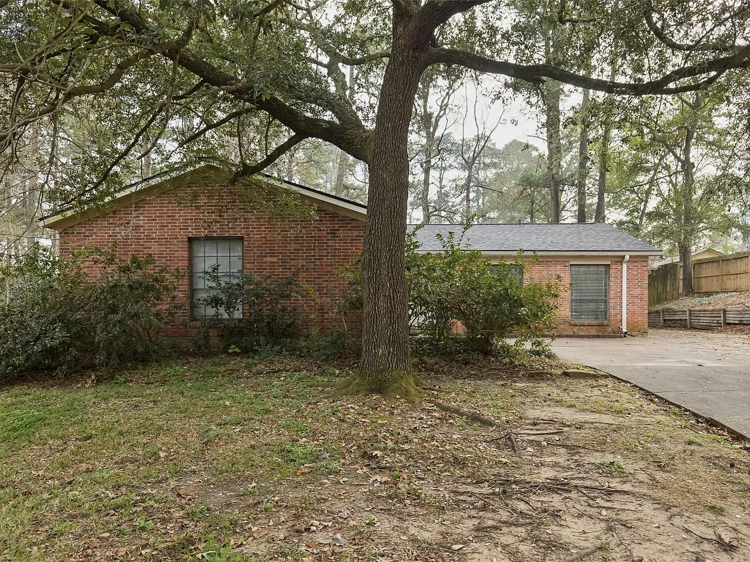 3 bed, 2.0 bath, 1539 sqft, $2,100 — Photo 2