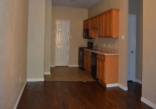 2nd image of 1707 N Kaufman St