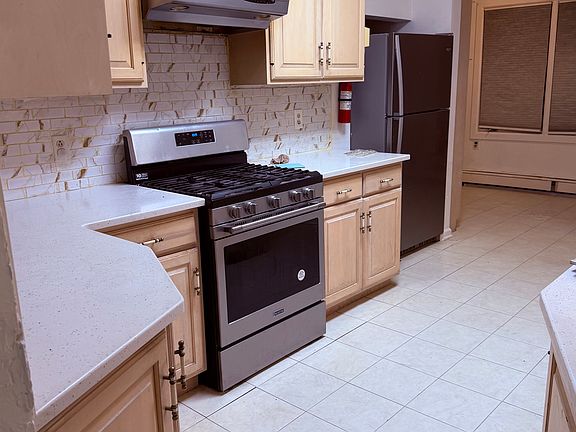 5th image of 650 Bailey Ave #1