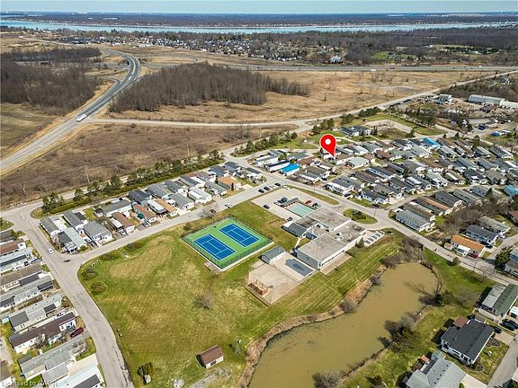 3rd image of 3033 Townline Rd #11