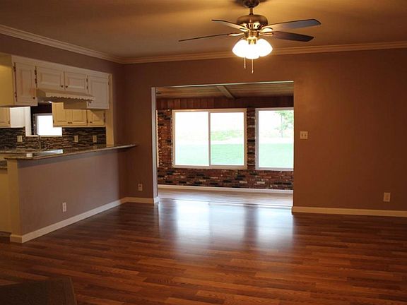 4th image of 615 Smoketree Dr