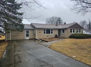1407 Howard St, Sterling, IL 61081