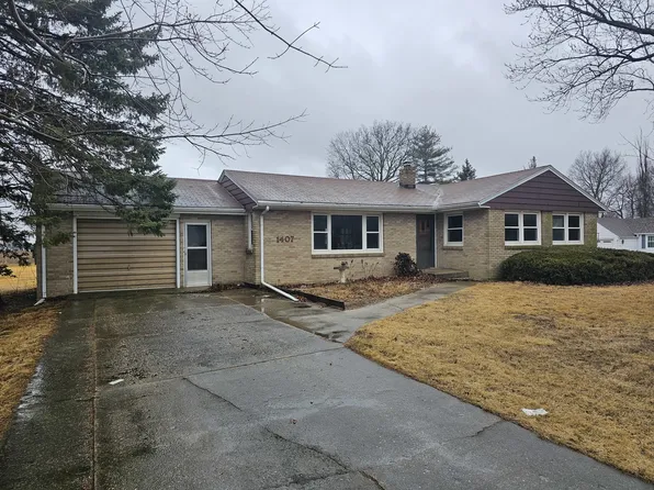 1407 Howard St, Sterling, IL 61081
