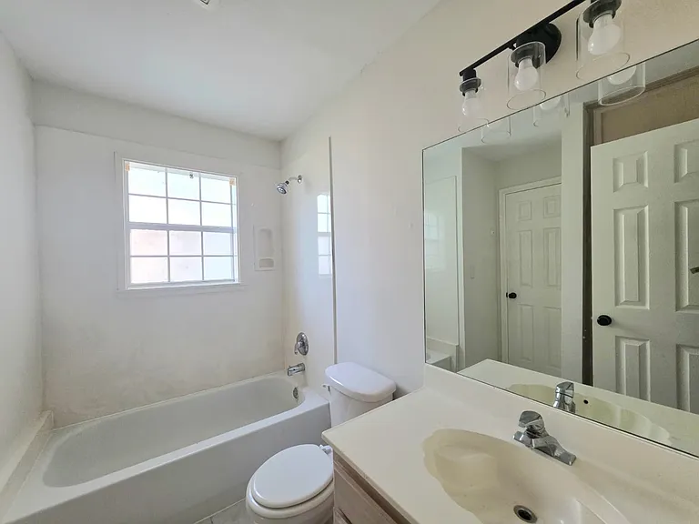 1804 Oasis Ave — Photo 8