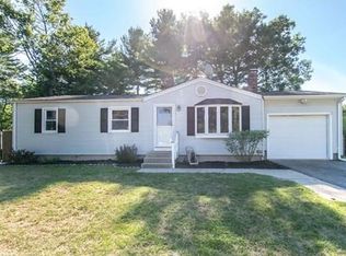 246 Glenoak Dr, Springfield, MA 01129