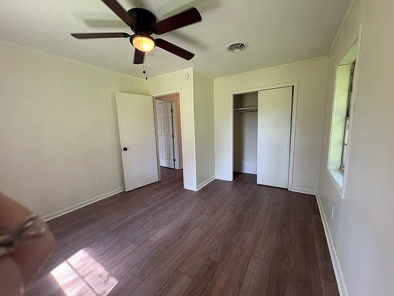 216 E Clayton St — Photo 8
