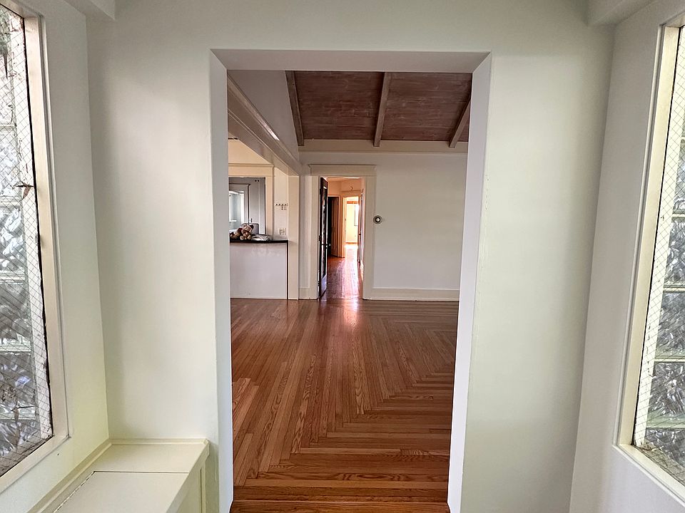 1st image of 526 Ashland Ave