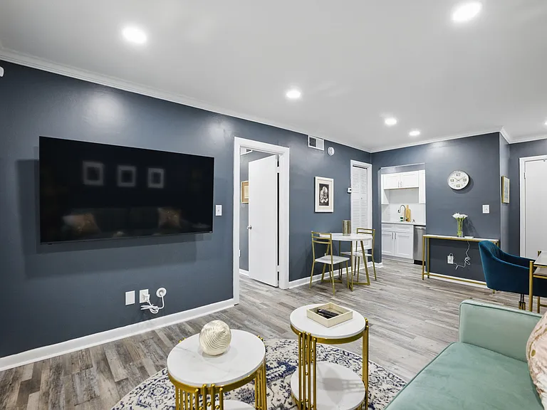 2805 NE Expy NE #B1 — Photo 2