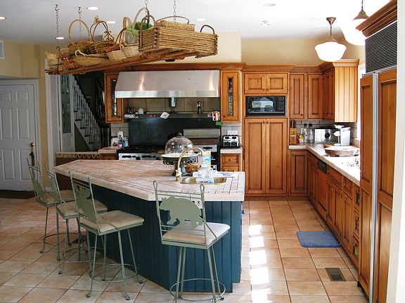 30"ft kitchen with subzero