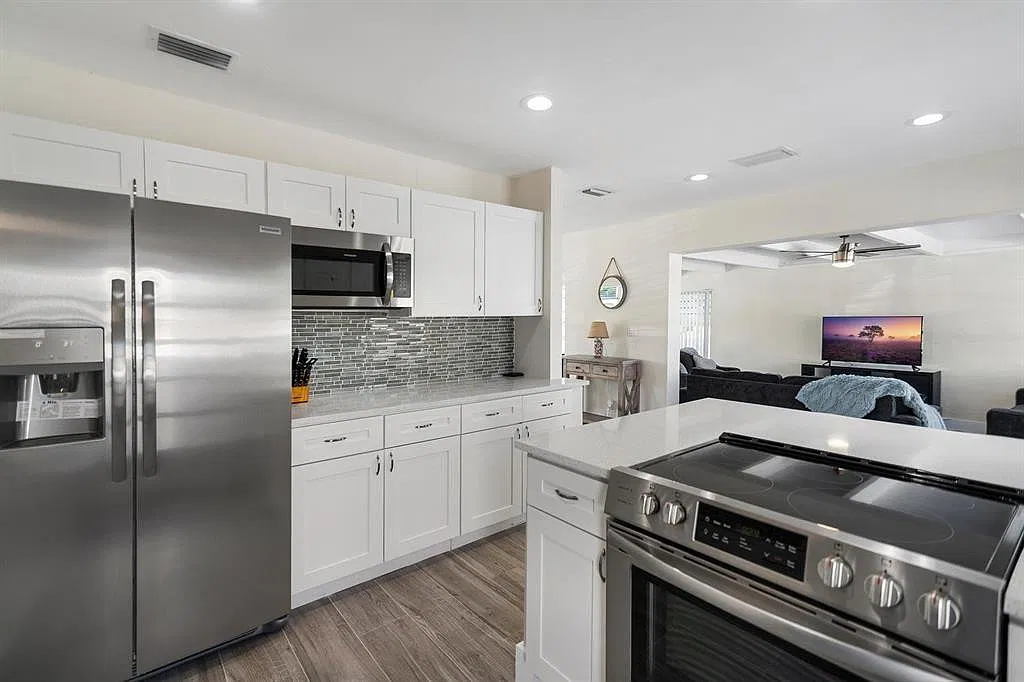 3 bed, 2.0 bath, 1092 sqft, $4,500 — Photo 1