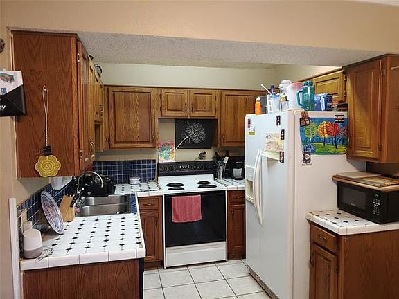 3rd image of 7208 Blackthorn Dr