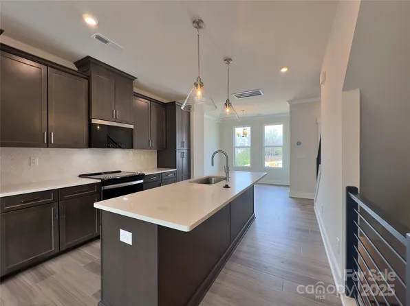 2043 Clarksdale St #31, Charlotte, NC 28206