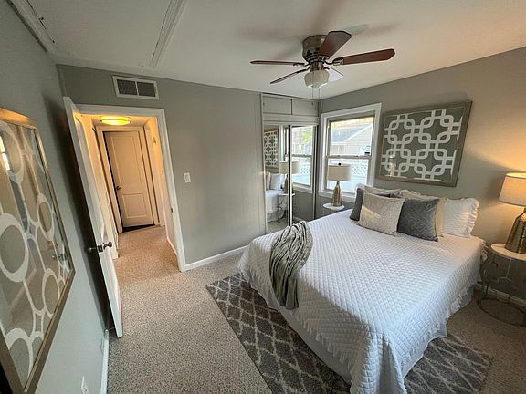 4th image of 415 N Horners Ln