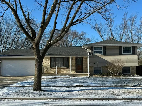 1218 Driftwood Dr, De Pere, WI 54115